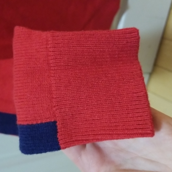 Festive GAP Winter Sweater - Picture 4 of 5